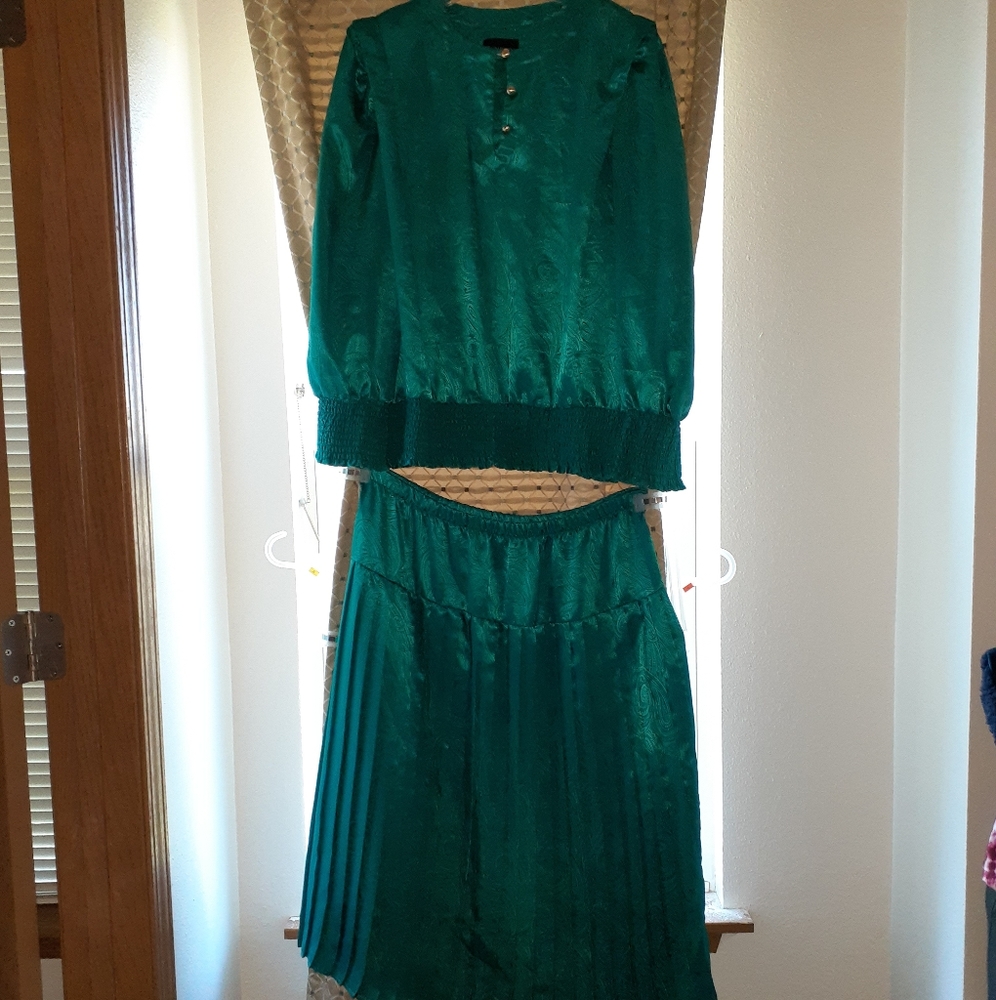 VINTAGE CB Collections Blouse Skirt Set